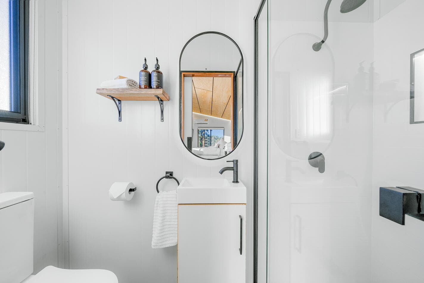 The Joey bathroom with full-height tiles